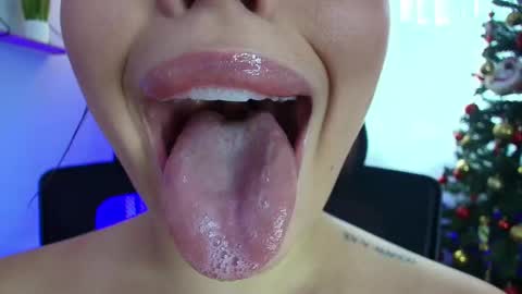 Snapshot of lisbet_21x chatting on January 10, 6:49 pm Lisbet online show from January 10, 6:49 pm