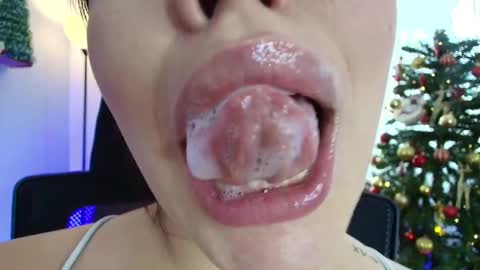 Snapshot of lisbet_21x chatting on December 18, 6:35 pm Lisbet online show from December 18, 6:35 pm