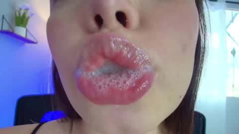 Snapshot of lisbet_21x chatting on March 10, 7:18 pm Lisbet online show from March 10, 7:18 pm