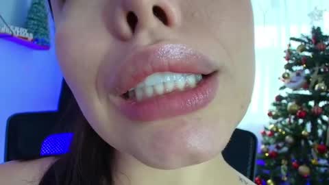 Snapshot of lisbet_21x chatting on December 6, 7:22 pm Lisbet online show from December 6, 7:22 pm