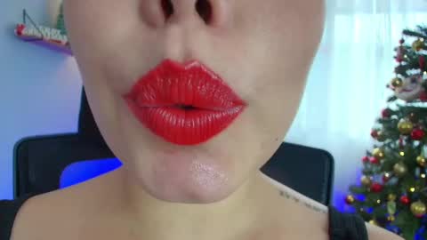 Snapshot of lisbet_21x chatting on December 12, 6:53 pm Lisbet online show from December 12, 6:53 pm