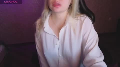 Anna online show from April 16, 10:01 pm