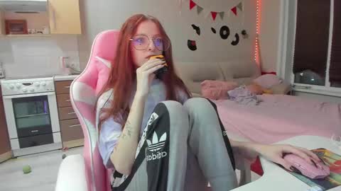 Snapshot of lisiasweet chatting on March 8, 5:52 pm Lika online show from March 8, 5:52 pm