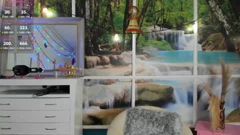 Snapshot of lissa_brown_ chatting on December 12, 2:26 am Lissa online show from December 12, 2:26 am