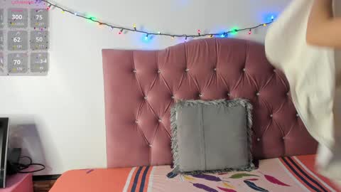 Snapshot of lissa_brown_ chatting on December 18, 1:59 am Lissa online show from December 18, 1:59 am