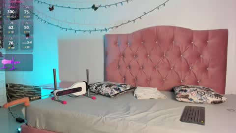 Snapshot of lissa_brown_ chatting on January 29, 2:40 am Lissa online show from January 29, 2:40 am