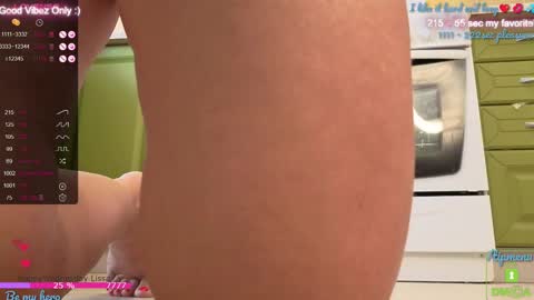 Snapshot of lissa_charmingmilf chatting on September 17, 12:58 pm I will be online December 3 at 8PM time Moscow online show from September 17, 12:58 pm