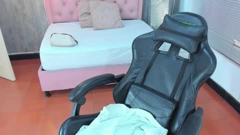 L I S S A  online show from February 3, 6:22 am