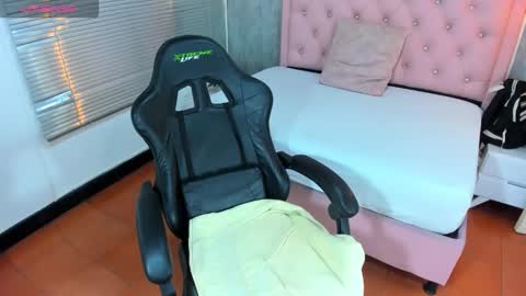 L I S S A  online show from November 14, 3:39 am