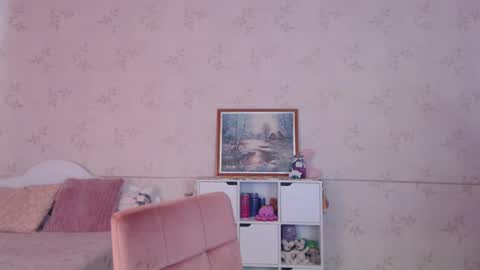 Snapshot of lissalucy chatting on February 20, 9:11 am Alice Dont forget to thumbs up its very important online show from February 20, 9:11 am
