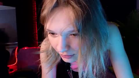 Snapshot of litabrom chatting on October 7, 2:05 am Lena online show from October 7, 2:05 am