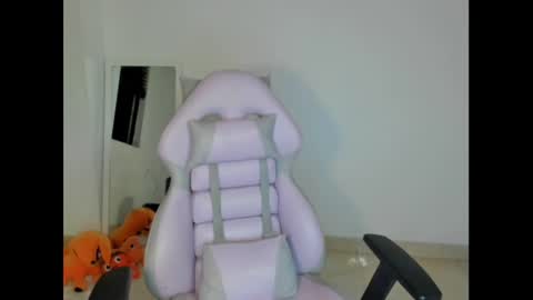 Snapshot of litlle_danni chatting on February 5, 11:50 pm Danni online show from February 5, 11:50 pm