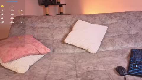 Snapshot of little___sophie chatting on September 16, 5:37 am little___sophie online show from September 16, 5:37 am