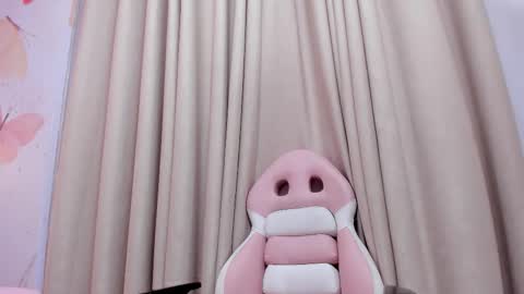 little__doll18 online show from December 19, 11:57 am