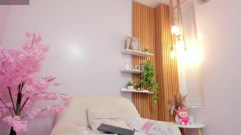 little__doll18 online show from May 4, 4:44 pm