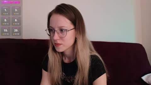 Snapshot of little_bliss chatting on September 27, 1:35 am little_bliss online show from September 27, 1:35 am