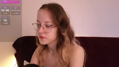 Snapshot of little_bliss chatting on October 16, 8:44 pm little_bliss online show from October 16, 8:44 pm