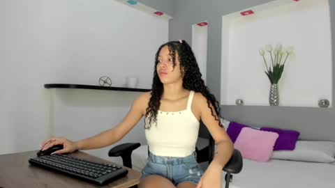 little_carolain online show from December 29, 7:11 pm