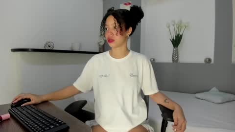 little_carolain online show from December 23, 7:30 pm