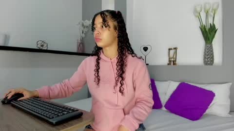 little_carolain online show from December 3, 3:07 am