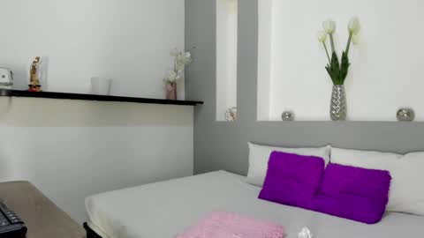 little_carolain online show from December 13, 7:32 pm