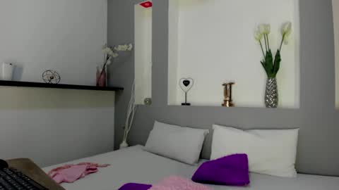 little_carolain online show from December 8, 7:11 pm