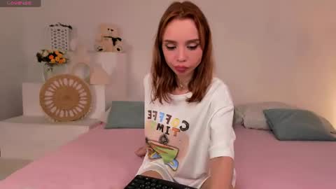 little_clare_ online show from July 22, 6:47 am