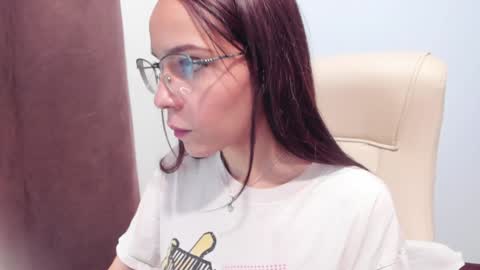 Snapshot of little_eli chatting on January 8, 7:03 pm Help me reach 100 likes online show from January 8, 7:03 pm