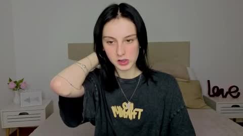 little_mollee online show from October 17, 3:43 am