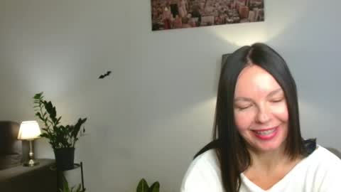 Nicole online show from October 18, 2:09 pm