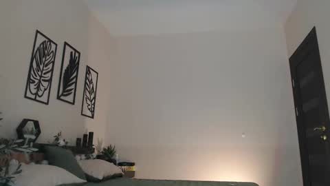 Snapshot of little_pearl_ chatting on December 6, 8:06 pm Adaline online show from December 6, 8:06 pm