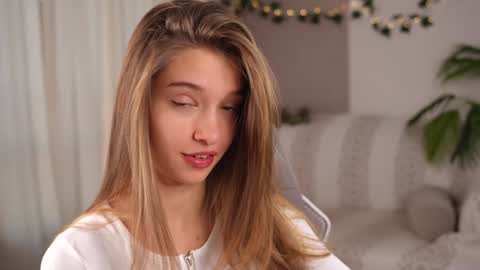 Kiki online show from September 30, 2:44 pm