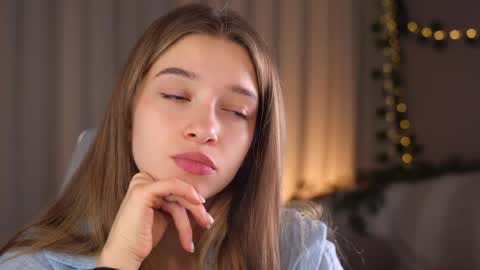 Kiki online show from September 18, 4:27 pm