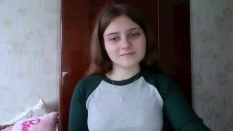 little_shygirl_ online show from January 24, 8:44 am