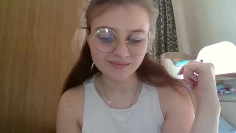 little_shygirl_ online show from February 25, 11:32 am