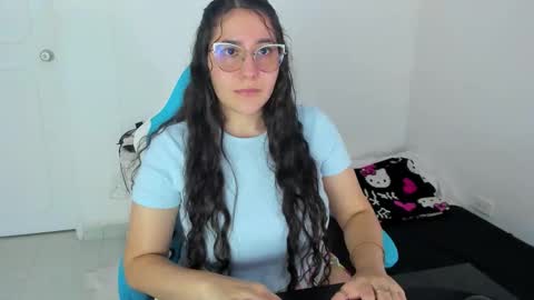 Laire  online show from November 28, 10:02 pm