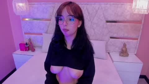 Im your little Velinda  online show from April 15, 7:58 pm