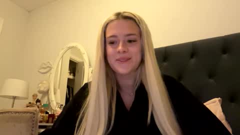 Littleblonde010 online show from November 16, 7:47 pm