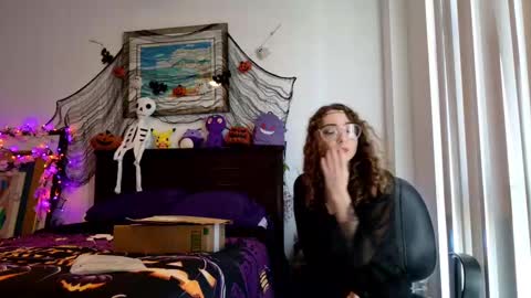 Snapshot of littledeathtrap chatting on October 15, 6:32 pm littledeathtrap online show from October 15, 6:32 pm