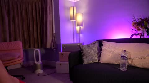 Snapshot of littlee33 chatting on January 13, 9:20 pm Emily Hill online show from January 13, 9:20 pm