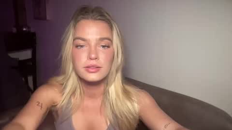 Marciabrady online show from December 21, 1:36 am