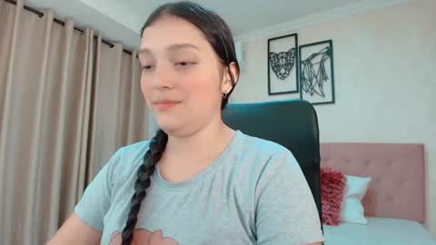 Sarahs Room online show from June 25, 8:21 pm