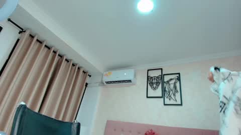 Sarahs Room online show from March 2, 1:15 am