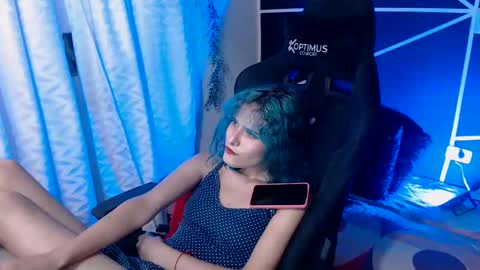 Snapshot of littlenami_ chatting on October 2, 3:44 am LAUREN online show from October 2, 3:44 am