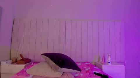 im olivia IG littleolivia01 online show from November 20, 2:51 pm