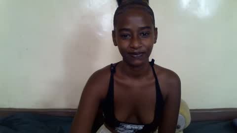 littlesandie online show from February 24, 5:52 am