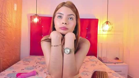 littlesophiie_ online show from March 5, 9:50 pm