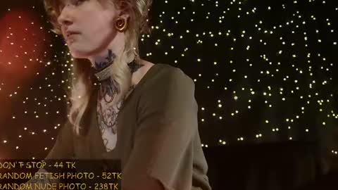 Niki  free tg channel with some photos gifs and info about streams  online show from July 26, 7:32 pm