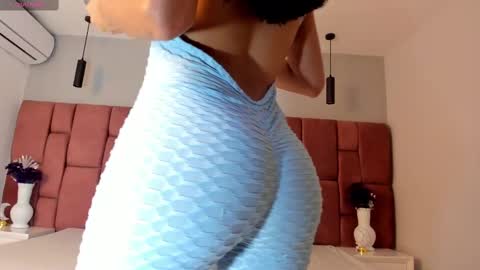 littlevaale online show from October 4, 12:00 pm