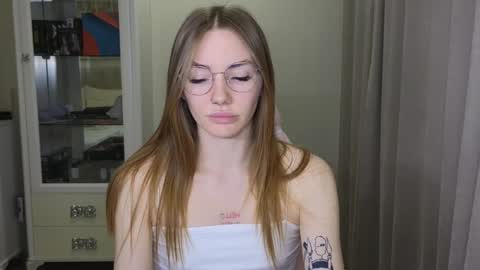 Snapshot of littlevildevil chatting on December 11, 11:19 am Eliana online show from December 11, 11:19 am